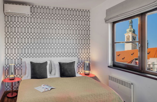 4 Arts Apartments by Adrez Living - Photo 4