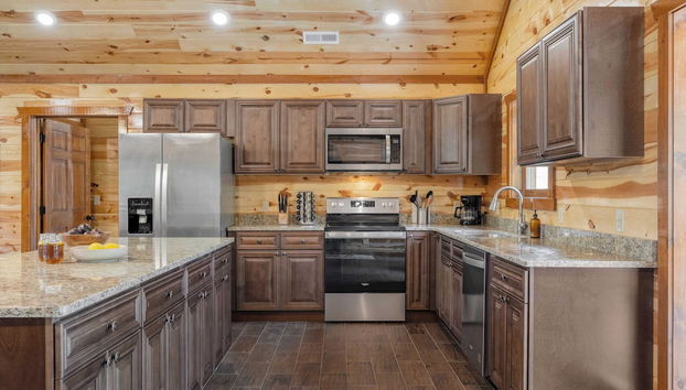 Ridge View by Avantstay15mins From Pigeon Forge w/ Pavilion, Indoor Pool & Hot Tub! - Foto 5, Cocina privada