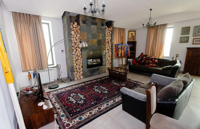 4 Bed Villa Estate Sleeps 7 - Pool, Garden, Sauna - Photo 25