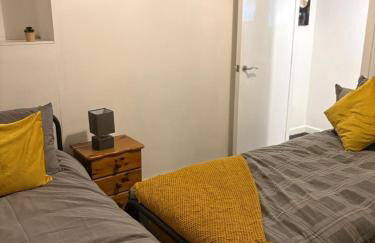 Charming 1BR Garden Retreat Near Downtown - Foto 7