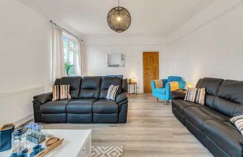 JUNGLE HOT TUB, games room, near eateries, micro brewery, pubs, beauty salons and boutique shops, Argyle, free Netflix, in the heart of Plymouth - Dogs welcome - Hosted by Absolute Accommodation Plymouth - Foto 52