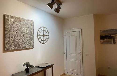 MY OCEAN HOME !!! Breathtaking location, Steps to the ocean, Spacious sea view, Fully Equipped and Well-Furnished with Private Entrance and High-Speed Fiber Optic Internet - Photo 48