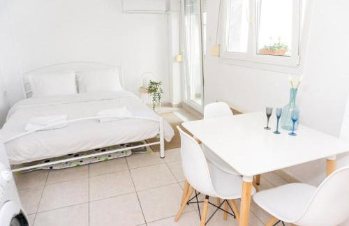 Dimitra's cosy studio in old town with backyard - Foto 14