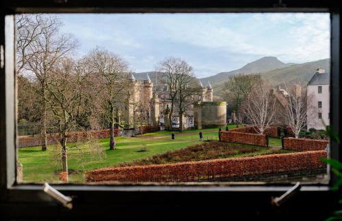 Bottom of Royal Mile 7 Beds Sleeps 12 3 Bthrooms - Photo 9