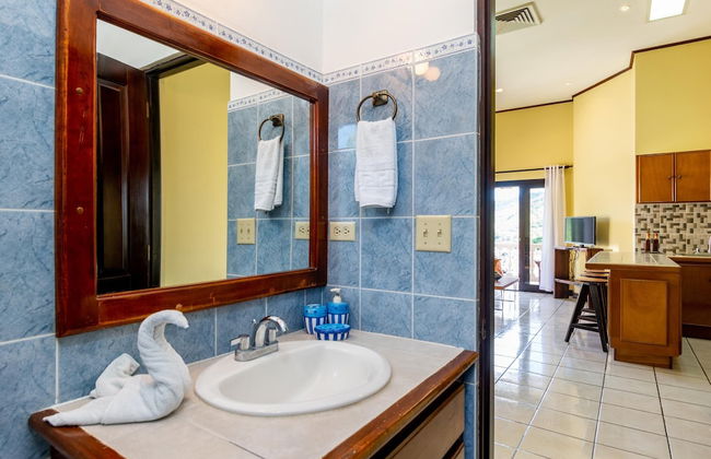 Birds-eye view of the ocean in nicely priced unit on top floor in Flamingo - Photo 12