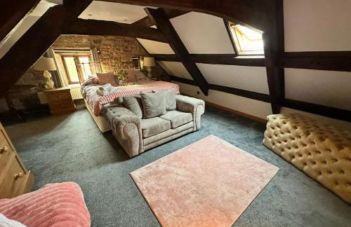 16th Century Farm House,6 Beds,5 BATHROOMS,SLEEPS 15,BBQ,HOT TUB,CINEMA ROOM WITH SURROUND SOUND,With Cymru Holidays - Foto 55
