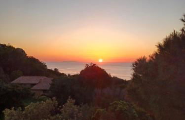 Villa La Lecceta surrounded by greenery and sea view with sunset - Foto 1