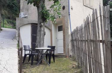 Gîte du vigneron à La Terrasse piscine local vélos - Photo 5