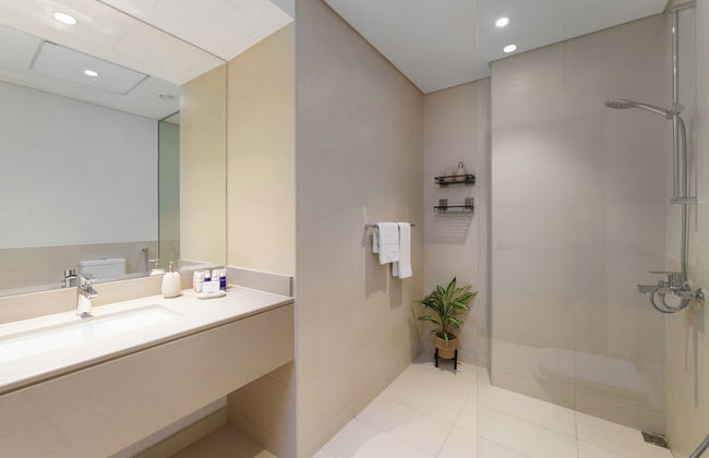 Maison Privee - Charming Retreat w/ Panoramic Views on Yas Island - Photo 17