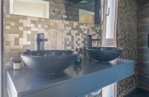 Black Pool House just 10 minutes away from the beach - Foto 35