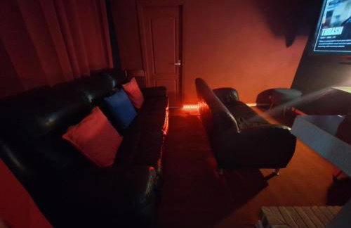 Villa Nevada - Espacioso Chalet con Piscina Privada y Salita de Cine - Foto 32
