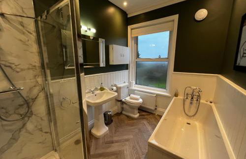 Fabulous Seaside Retreat - Foto 23