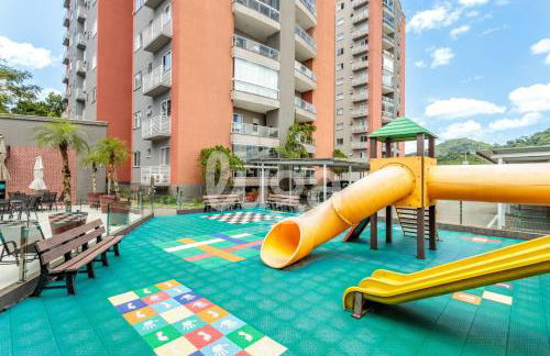 Acogedor con Área de Ocio, Minimercado y Parque Infantil - Foto 6