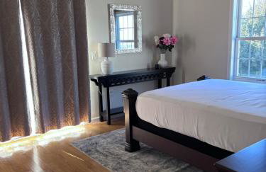 Luxury 3 BedRoom Apartment with Private Entrance plus Free Parking - Foto 5