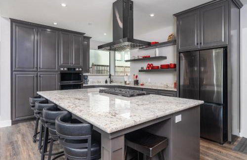 Mariposa Grove Creekside Retreat - To be featured on STAYCATION on the Destination Channel in 2026! - Foto 6