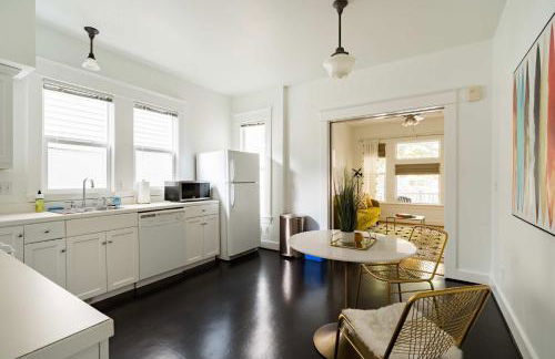 The Art Deco Lounge - 95 WalkScore - Live Music - Photo 8