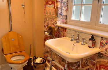 Charming Surrey Cottage perfect for Autumn or Winter gatherings - Photo 7