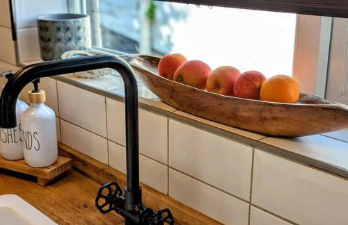 Stylish 2-BR cottage near Mousehole - garden and and parking - Photo 16