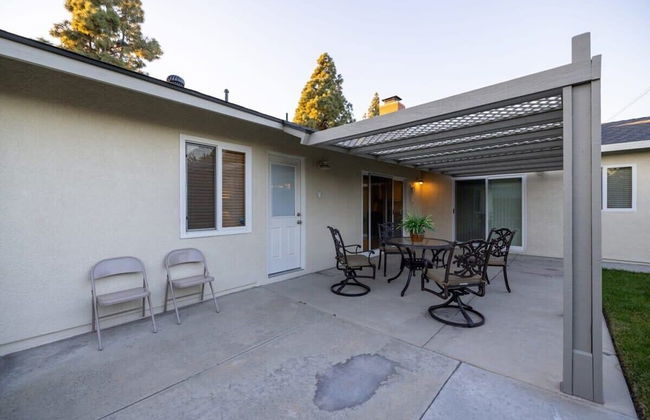 Marbella Lane - Charming 4BR Bungalo for Relaxing Retreat - Photo 29