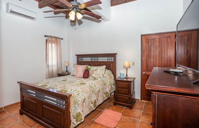 Gecko Getaway 2 Bedroom Condo by RedAwning - Photo 4