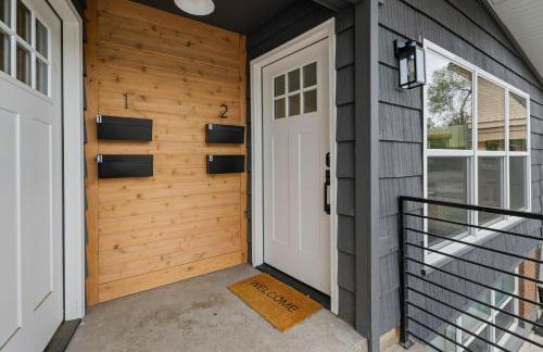 Light-Filled Modern Flat Near 25th Street Fun - Photo 12