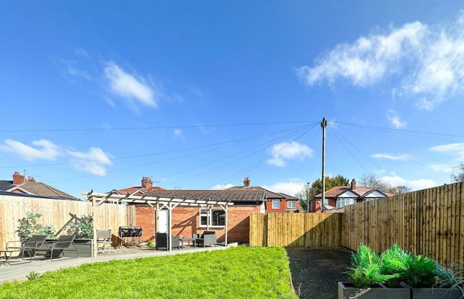 Beautiful Detached Villa - Jacuzzi Bath - Parking - Foto 17