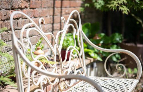 Spacious City-Centre House near Train Station & Business School, with Garden - Foto 45