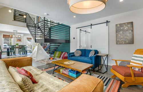 Bradford Group Getaway! Cabin with Deck and Fire Pit - Foto 7