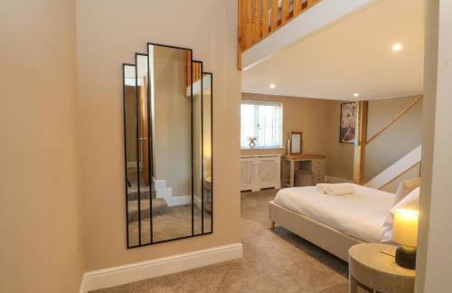 Meadow Manor And Spa - Photo 61