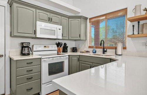 Near Zion Remodeled 2BR Sleeps 6 Game Garage - Foto 11