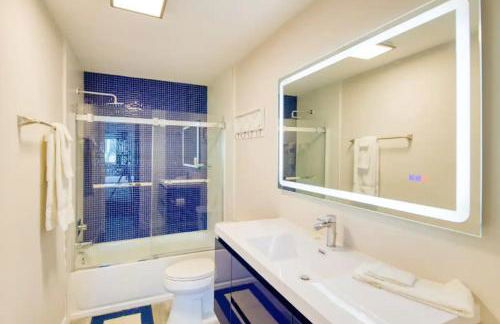 Dog friendly condo with beach access, hot tub, firepit - Foto 48