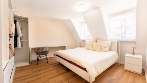 Stylisch möblierte Altstadt Suite an der Nürnberger Burg - 2 Min zum Christkindlesmarkt - Beamer und Leinwände - Voll möbliert - Foto 2, wardrobe