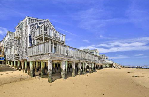 Right on Commercial St! Waterfront Condo with View - Foto 30