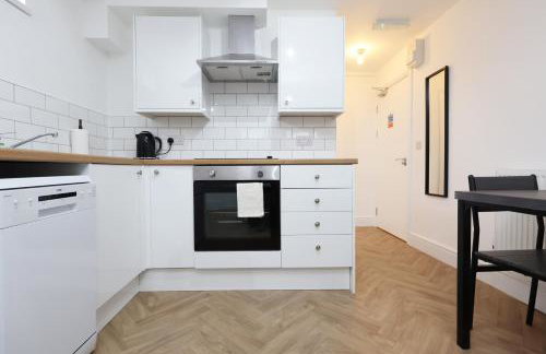 New Lodge Studios with Full Kitchen and Parking - Foto 32