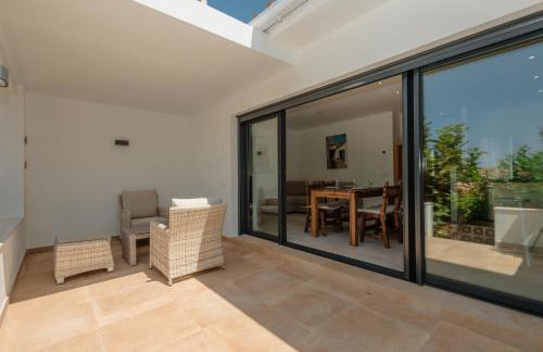 Holiday home with large sunny terrace, Costabella - Foto 30