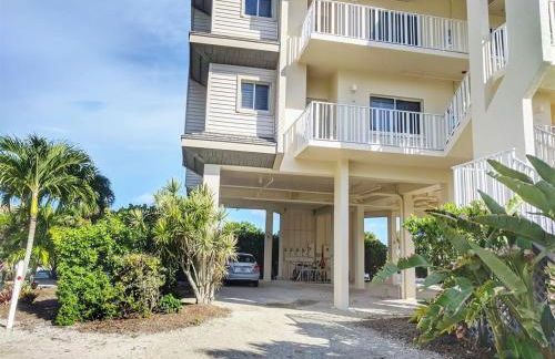 Exquisite Beachfront Residence at Shell Island Beach Club of Sanibel - Photo 14