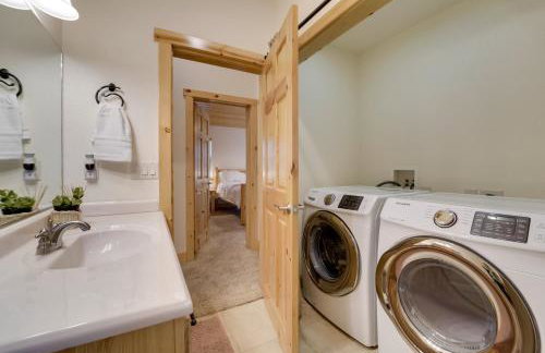 Near Donner Lake and Skiing Soda Springs Cabin! - Foto 23