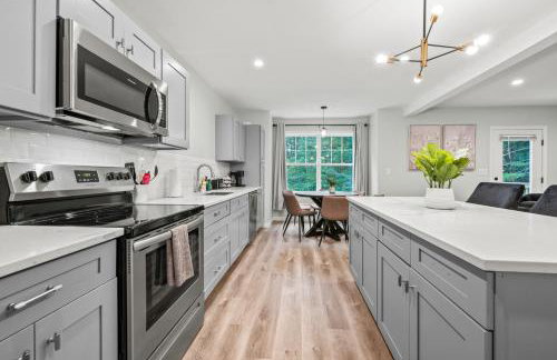 Huge 10BR Family Stay, Sleeps 20 in Bloomfield, CT - Photo 31