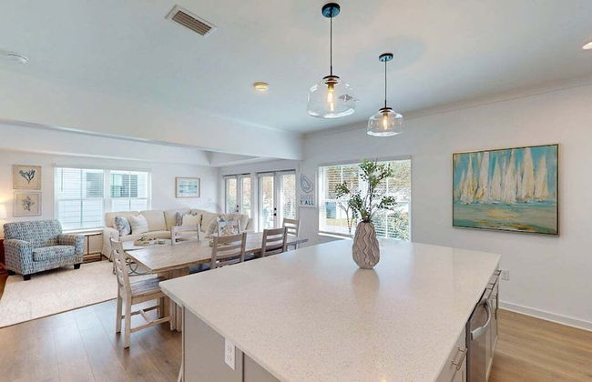 New Home 3br/2.5br w/ Kayak Access Sleeps 9 - Foto 60