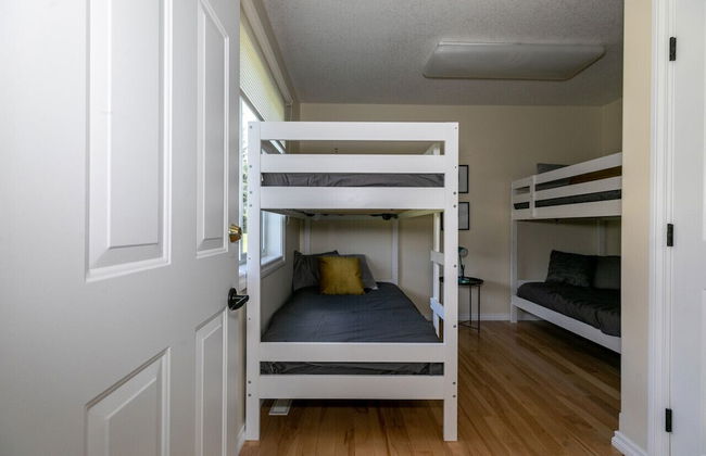 LUXURIOUS 5-Br Acreage | Year-Round Heated Pool & HotTub | Mtn View | Pool Table - Foto 3