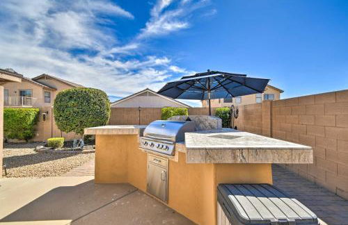 Patio and Grilling Station Family Home in Glendale - Foto 35