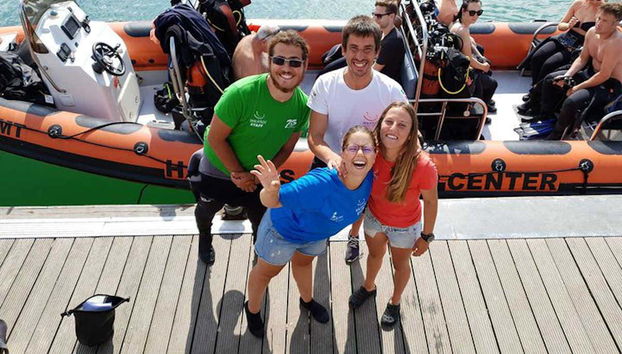 Embarcación para las inmersiones de buceo