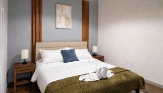 2BR Central KC Stay - Pet Friendly Rooftop & Gym - Photo 3