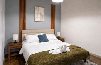 2BR Central KC Stay - Pet Friendly Rooftop & Gym - Photo 3