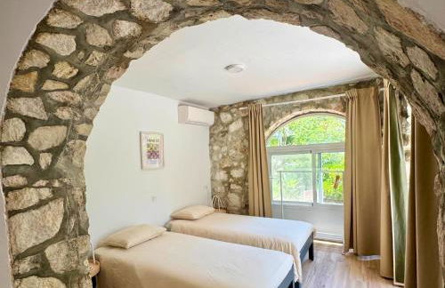 Newly renovated guest apartment at villa with great location! - Photo 9