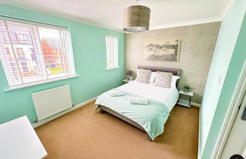 Modern 4 Beds House With FREE Parking - Foto 1