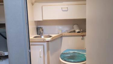 Bateau sur terre près du bassin - Foto 2