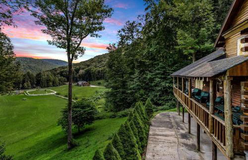 Spacious Villa Rental with a Pool for a Large Group near Catskill Mountains, New York - Photo 50