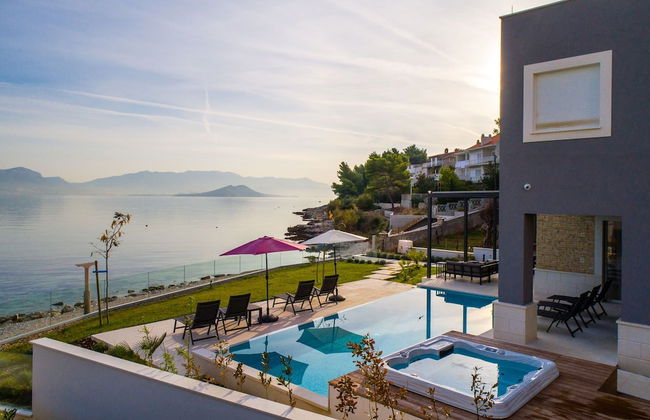 Beachfront Villa Grey Martini with Pool - Foto 49