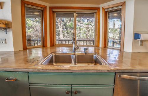 Hot Tub & Game Room in Large Ocean Front Home! Second Story - Foto 9